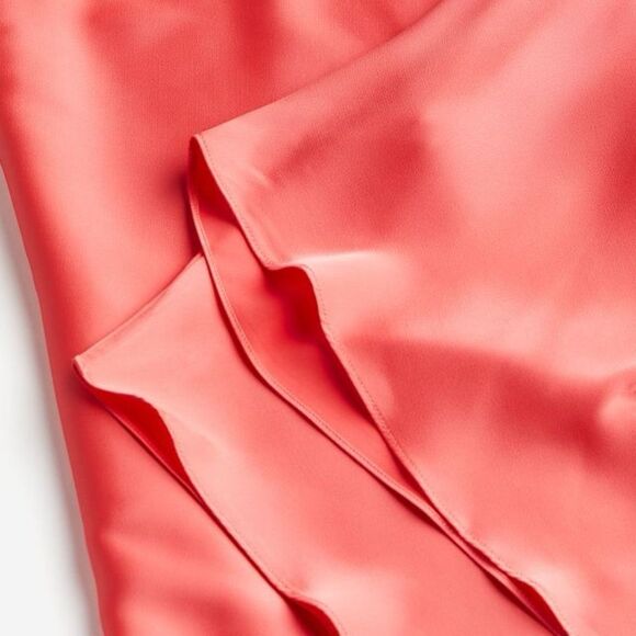 H&M Ramadan Modest Collection Satin Kaftan Dress - Picture 4 of 11